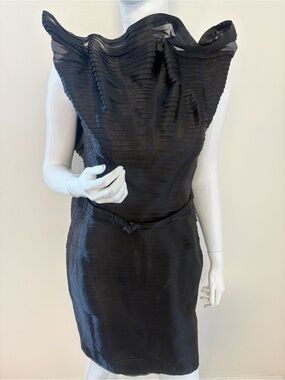 Tadashi Shoji Avant Garde Crinkle Pleated Sculptural Cocktail Dress in Black